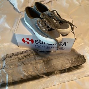 NIB Light grey size 8.5 Supergas